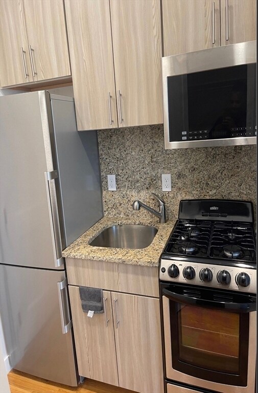 Building Photo - 16 5th St