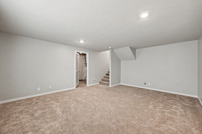Building Photo - 17009 Huntington Ave