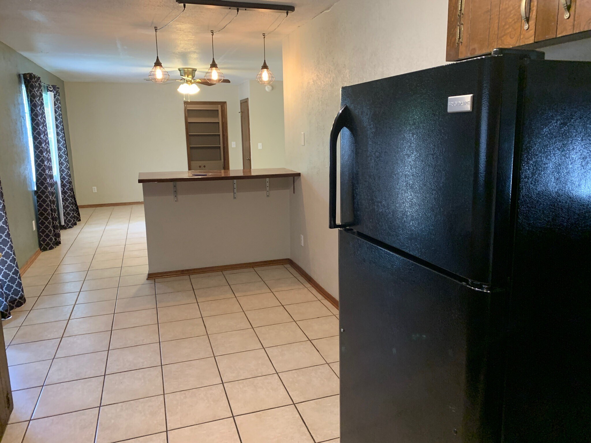 Building Photo - 641 Belle Air Ave