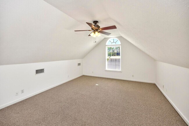 Building Photo - 197 Red Jacket Trce