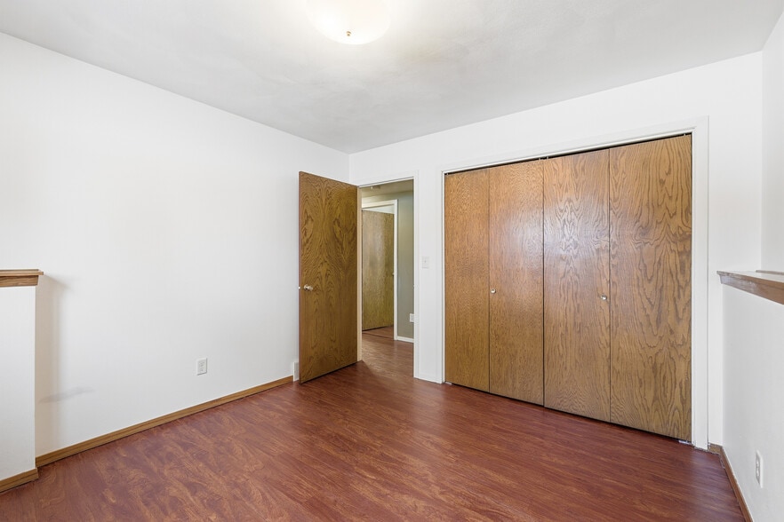 Building Photo - 809 W Ridgeview Dr