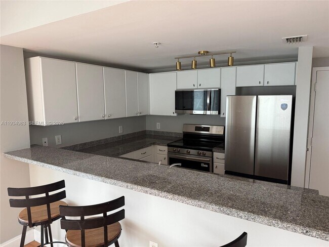 Building Photo - 2740 SW 28th Terrace