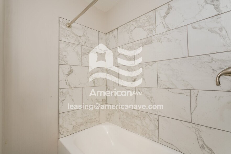 Building Photo - 1115 E Dayton St