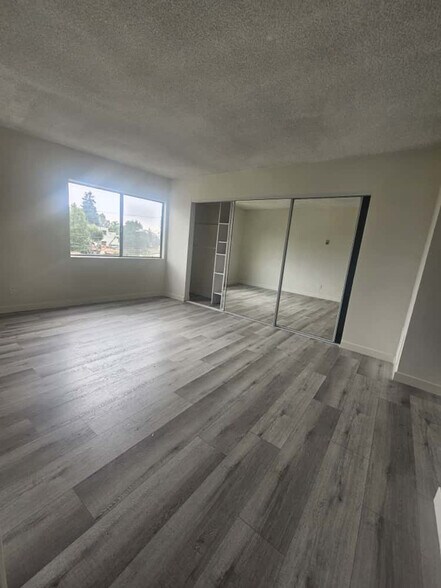 Building Photo - 1551 S Sherbourne Dr