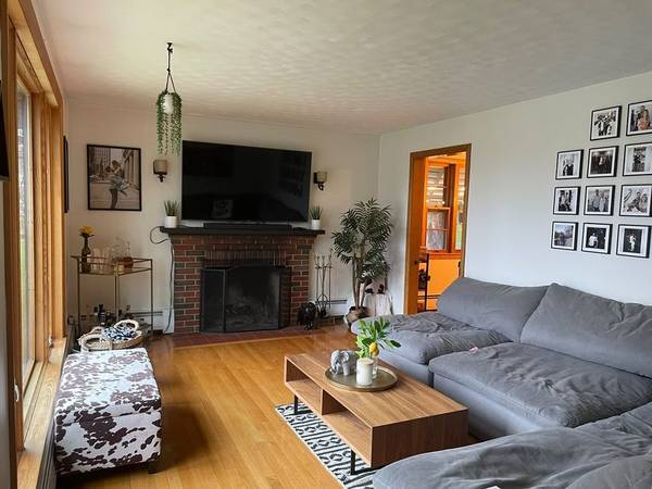 Building Photo - 40 Winneconnett Rd