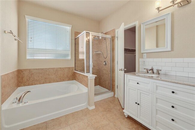 Building Photo - 1709 Woodvista Pl