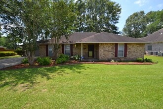 Building Photo - Zachary School District! 3 bedroom, 2 bath home in coveted Marita Terrace Subdivision
