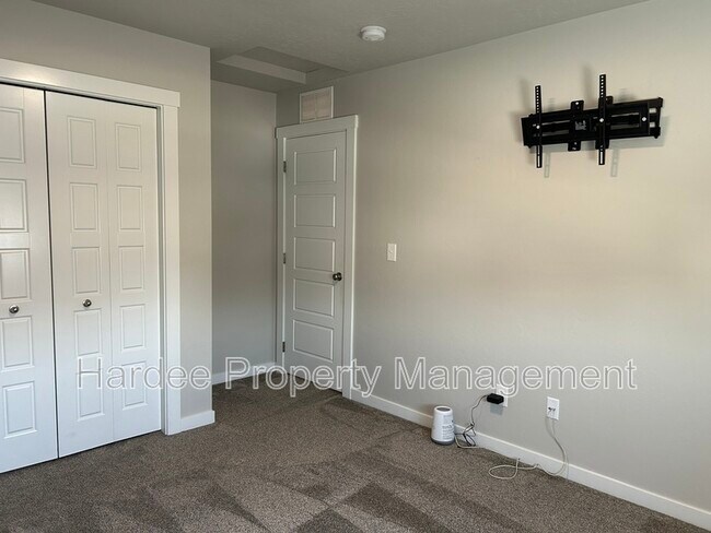 Building Photo - 4987 W Avilla Dr