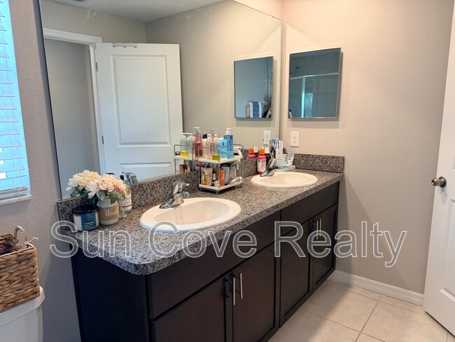 Building Photo - 10454 Shady Preserve Dr