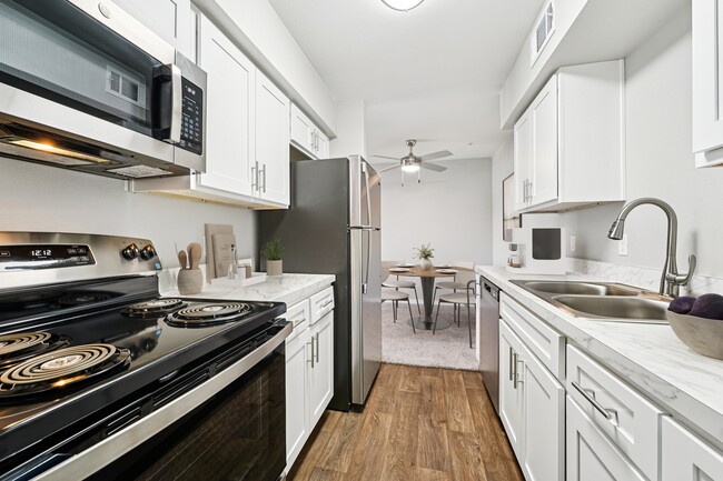 Building Photo - The Warwick Apartment Homes