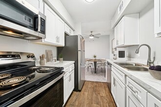 Building Photo - The Warwick Apartment Homes