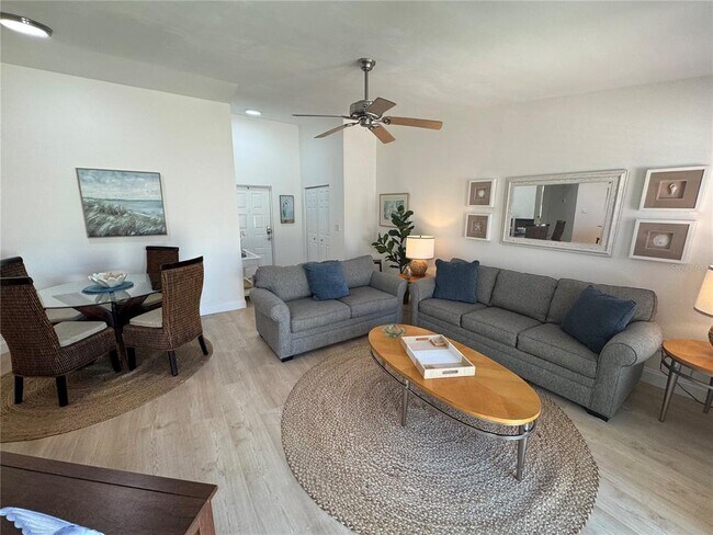 Building Photo - 2571 Cyprus Dr