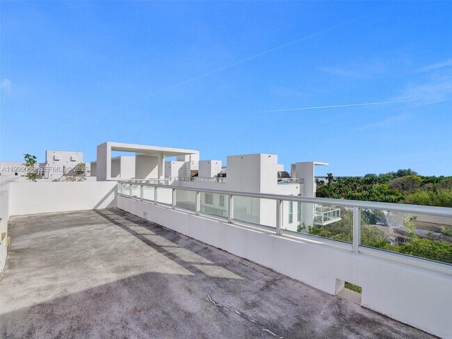 Building Photo - 720 NE 62nd St