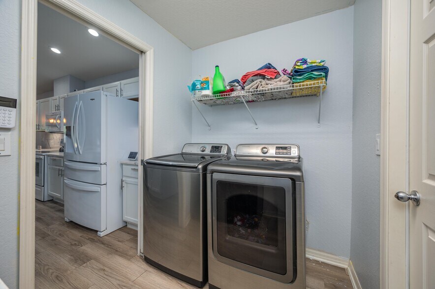 Building Photo - 501 Interlock St