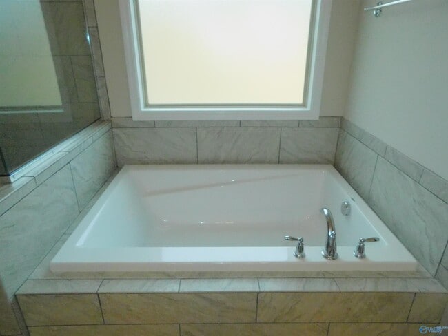 Building Photo - 2111 Milk Run Trl SW