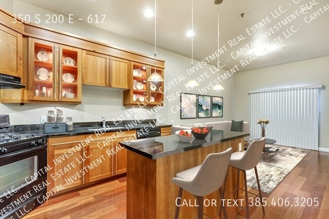 Building Photo - 350 S 200 E