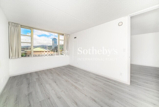 Building Photo - Villa on Eaton Square #1410 | Honolulu, HI