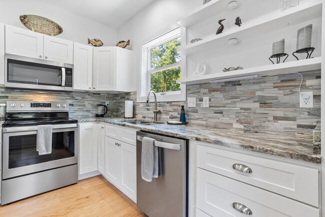 Building Photo - 111 Eleanor Ave