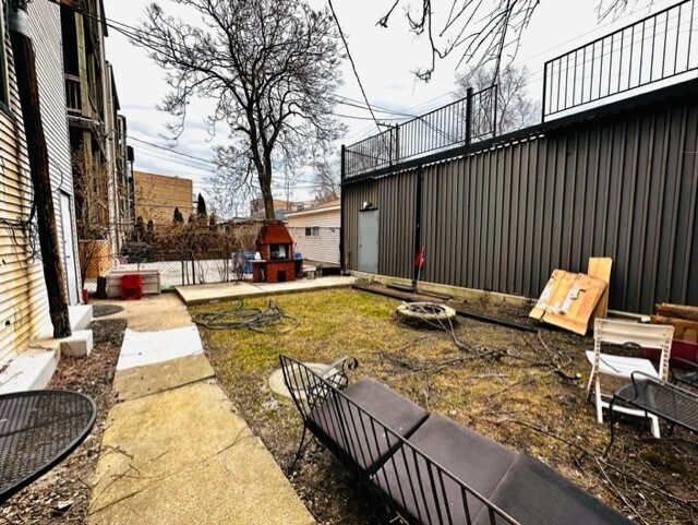 Building Photo - 1425 N Washtenaw Ave