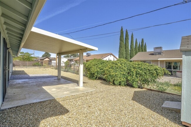 Building Photo - Home With 2 En-Suite Bedrooms in Prescott Valley