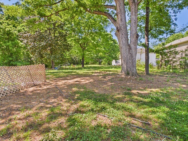 Building Photo - 1700 Dinwiddie Ave