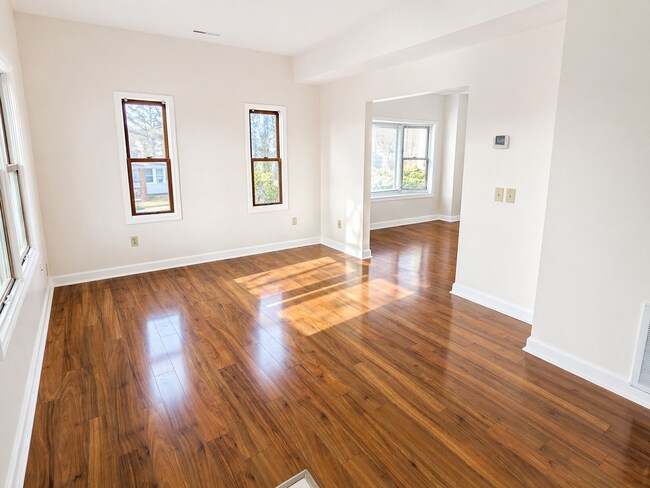 Building Photo - 1320 N Main St