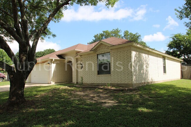 Building Photo - Charming 3-Bedroom Home with New Carpet and Spacious Backyard