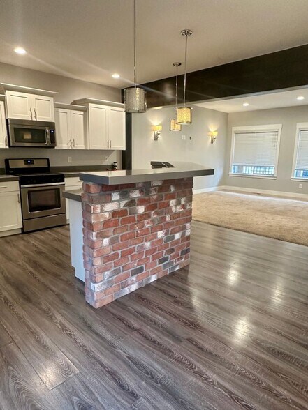 Building Photo - 5545 Sicily Ln