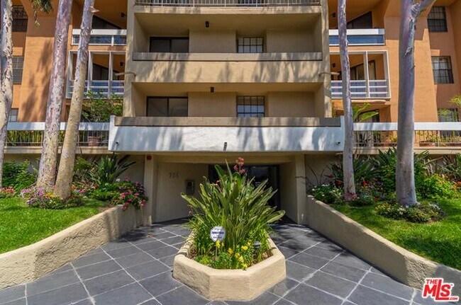 Building Photo - 750 N Kings Rd