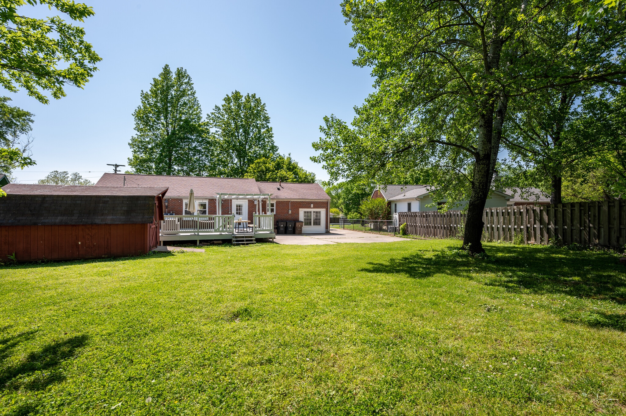 Building Photo - 582 Whispering Hills Dr