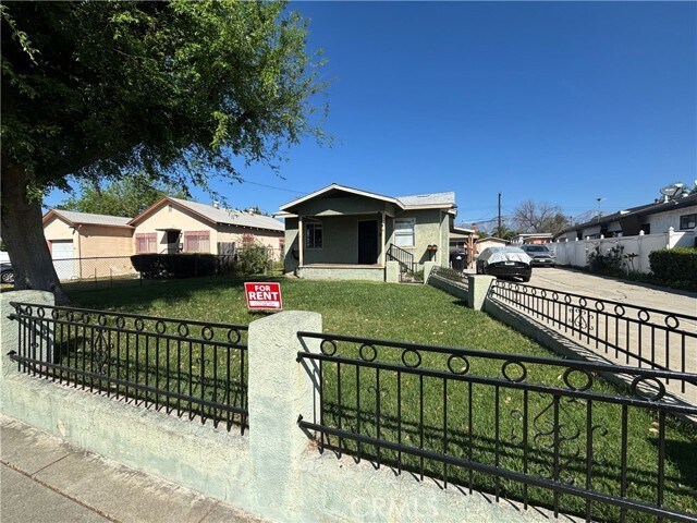 Building Photo - 646 W Belmont St