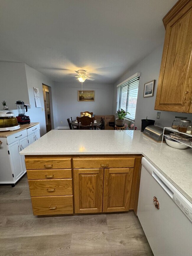 Building Photo - Spacious 4-Bedroom Home in Roosevelt, UT!