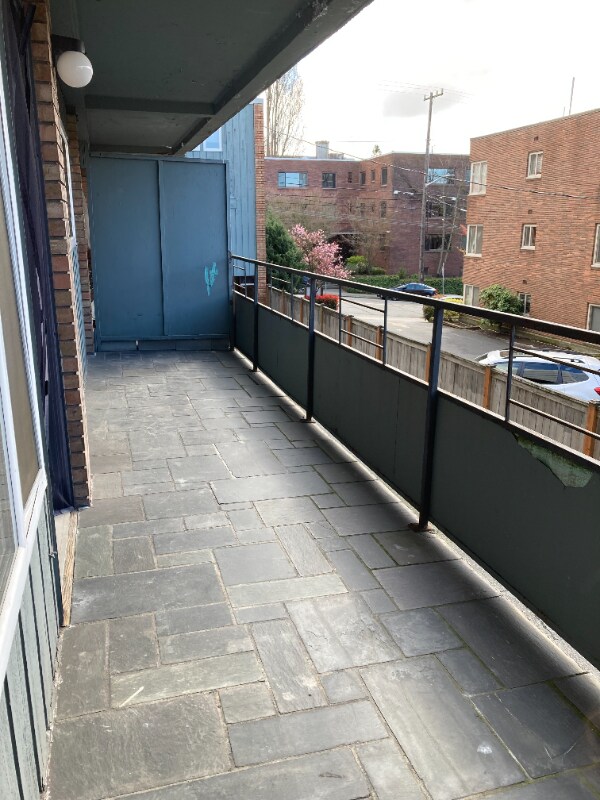 Building Photo - 1215 Queen Anne Ave N