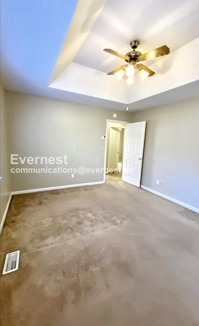 Building Photo - 4911 Hunter Village Dr