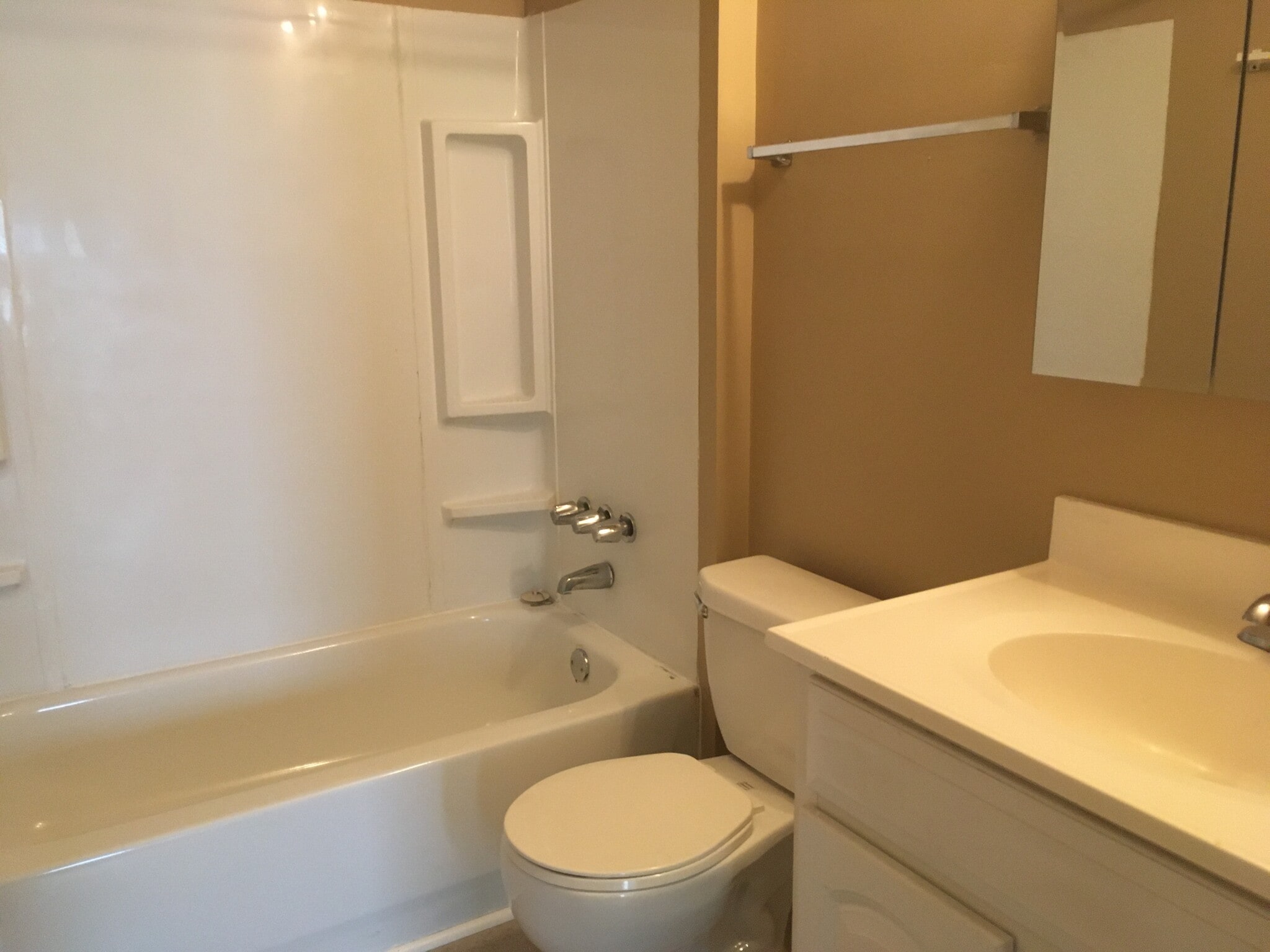 Upstairs bathroom - 657 Marion Ct