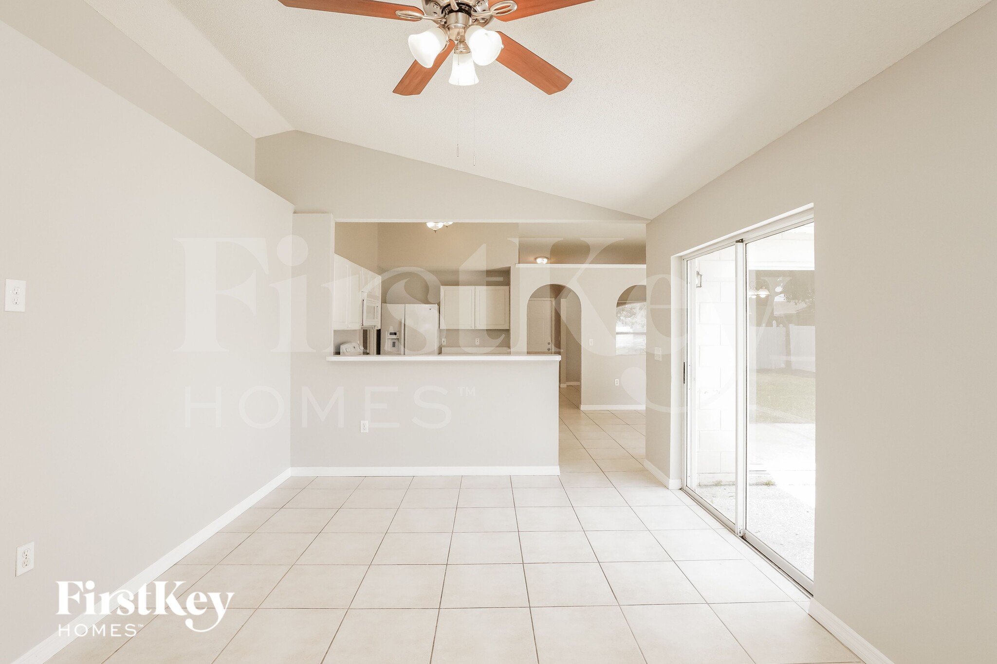 Building Photo - 729 Pincon Ln