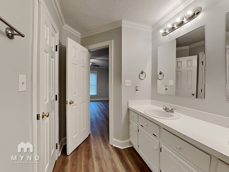 Building Photo - 4648 Forest Highland Dr