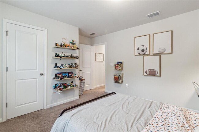 Building Photo - 225 Magnolia Dr