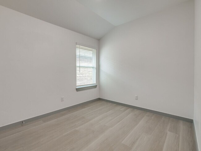 Building Photo - Beautiful New 3-Bed Duplex – Pet Friendly
