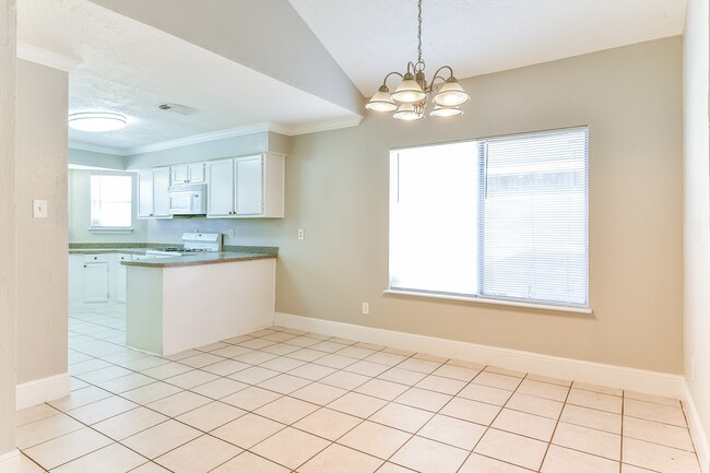 Building Photo - 3823 Ebury Dr