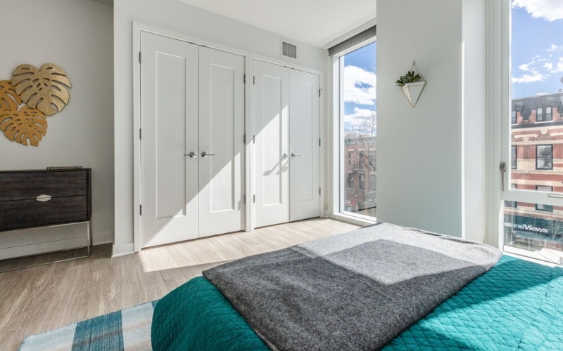 Building Photo - 2359 N Lincoln Ave