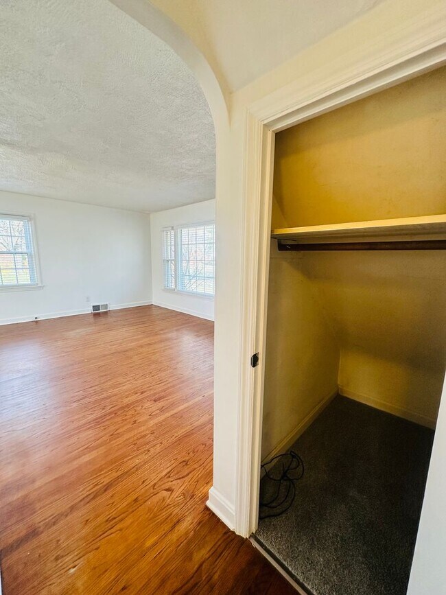 Building Photo - Spacious and stylish home in a prime Louisville location!