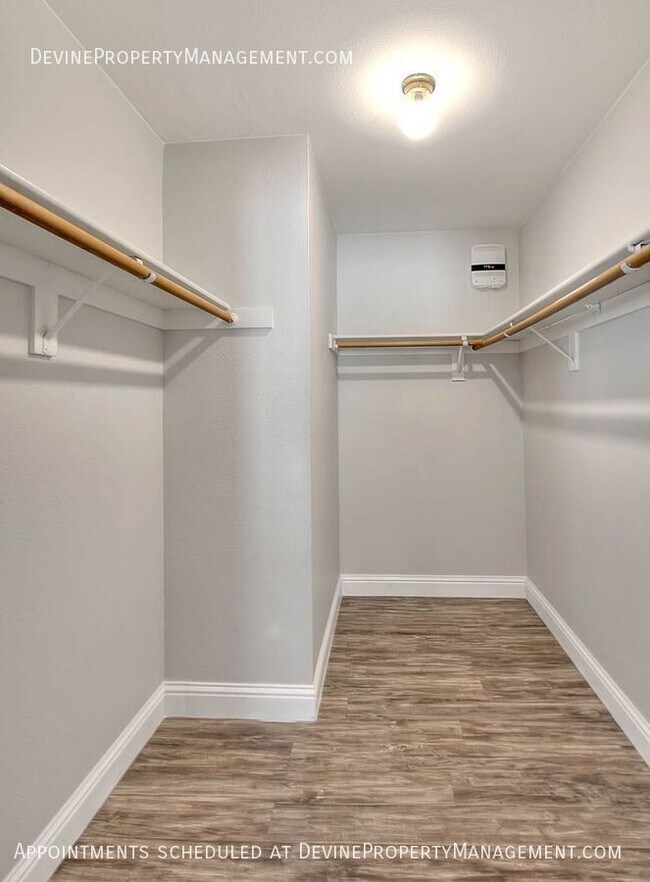 Building Photo - 9814 Hibiscus Ct