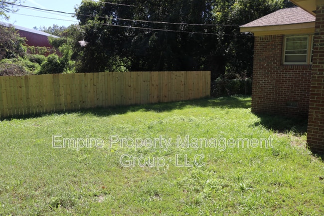 Building Photo - 5750 Dellwood Dr