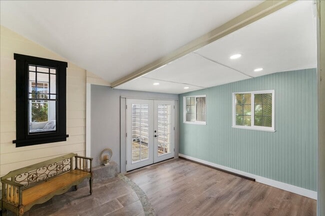 Building Photo - Fully Furnished 2-Bedroom + Loft & Serene ...