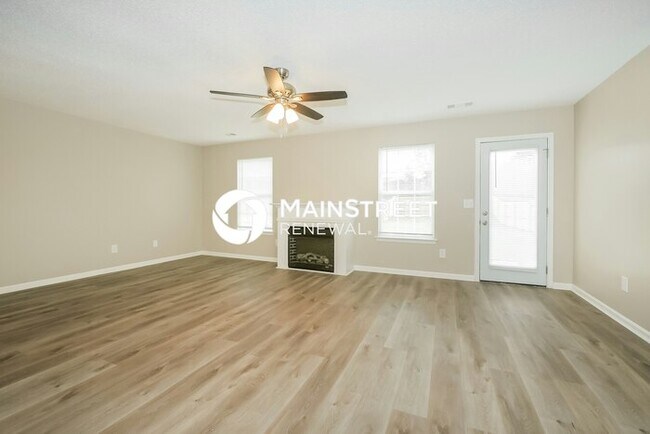 Building Photo - 4 Bedroom Pet-Friendly Home in HAMPTON, GA with Main Street Renewal