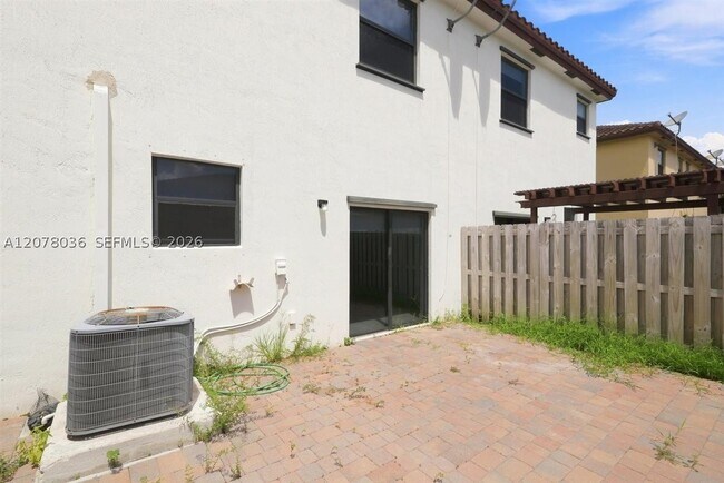 Building Photo - 125 SE 34th Terrace