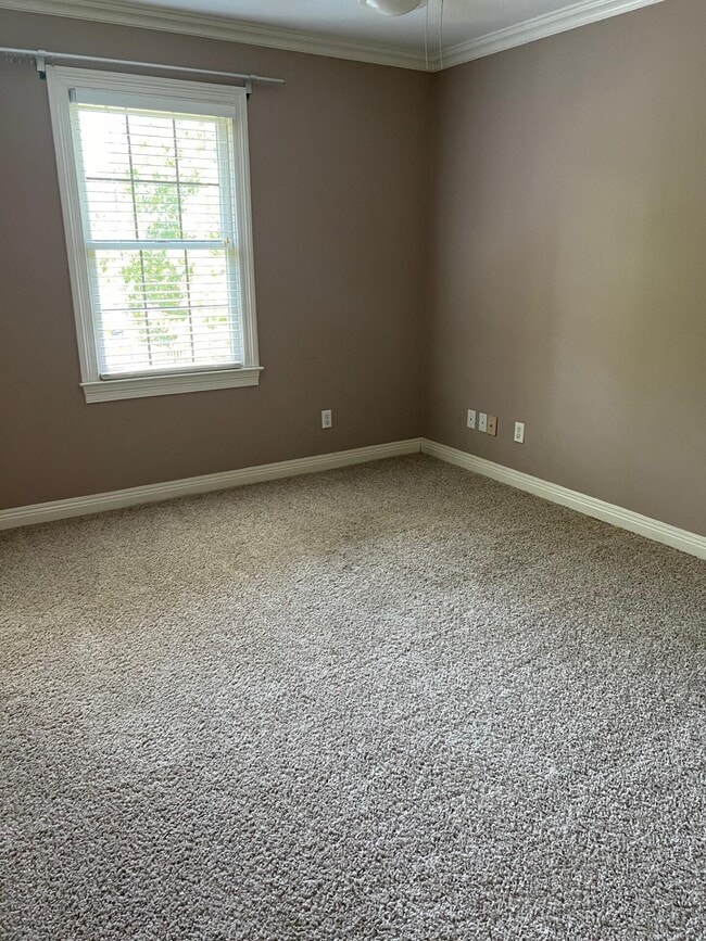 Building Photo - 4204 Nutmeg Dr