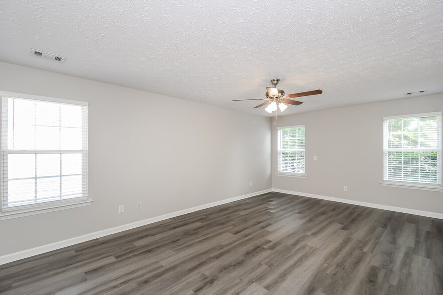 Building Photo - 143 Oak Grove Pl