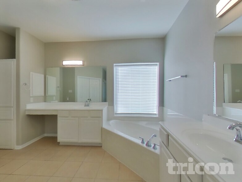 Building Photo - 11119 Maidenfair Dr